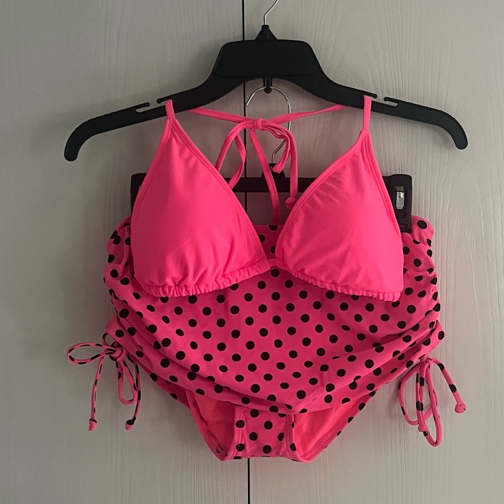 Bikini Set With Reversible Hat - Picture 3 of 8